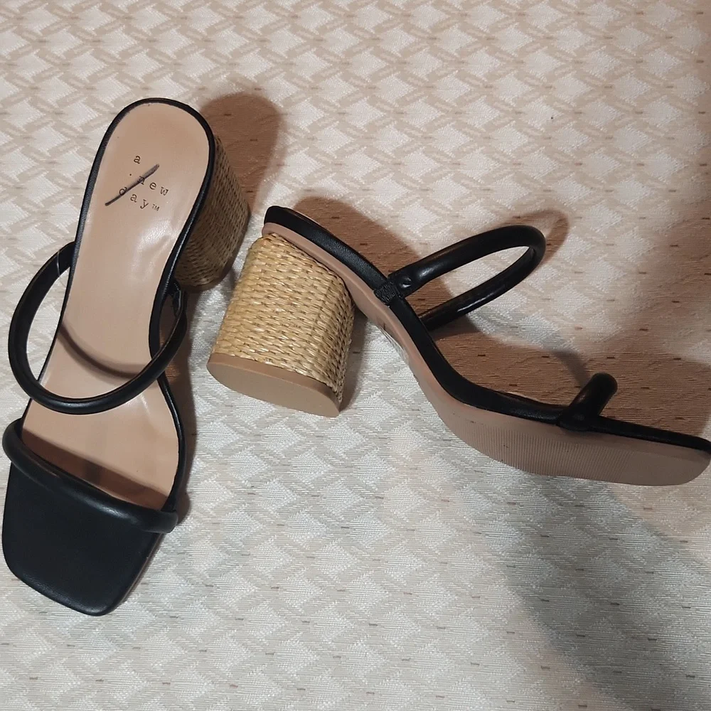 sandals new, never used - Picture 3 of 4